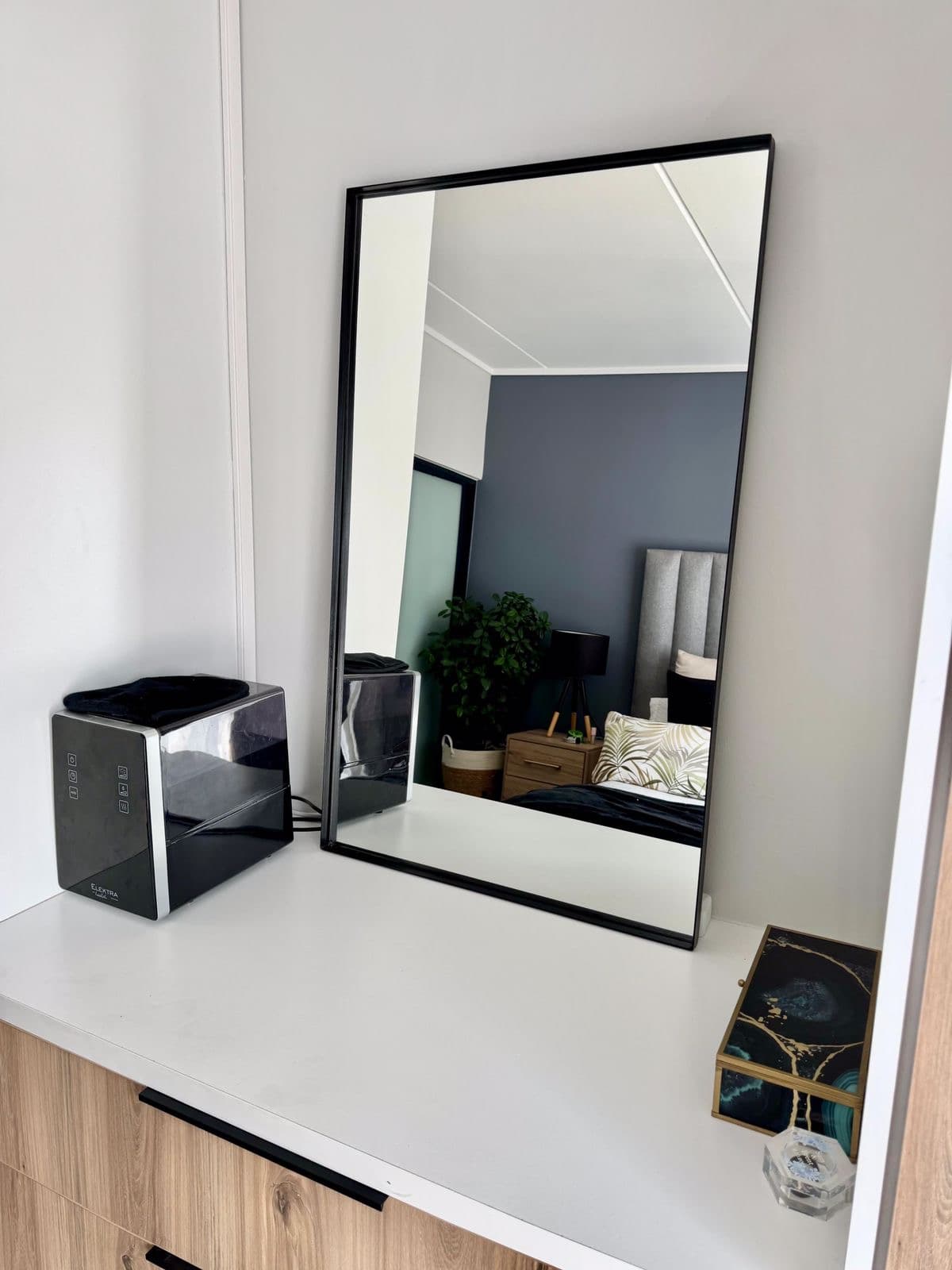 Decorative mirror set